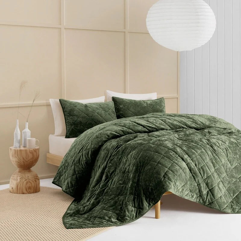 Wonderful Diamond Velvet 3 Piece Quilt Set