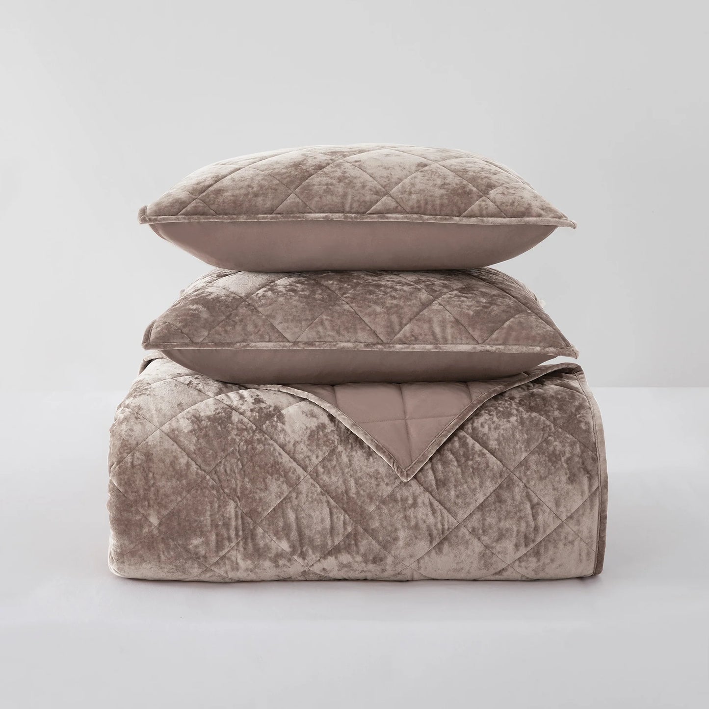 Wonderful Diamond Velvet 3 Piece Quilt Set