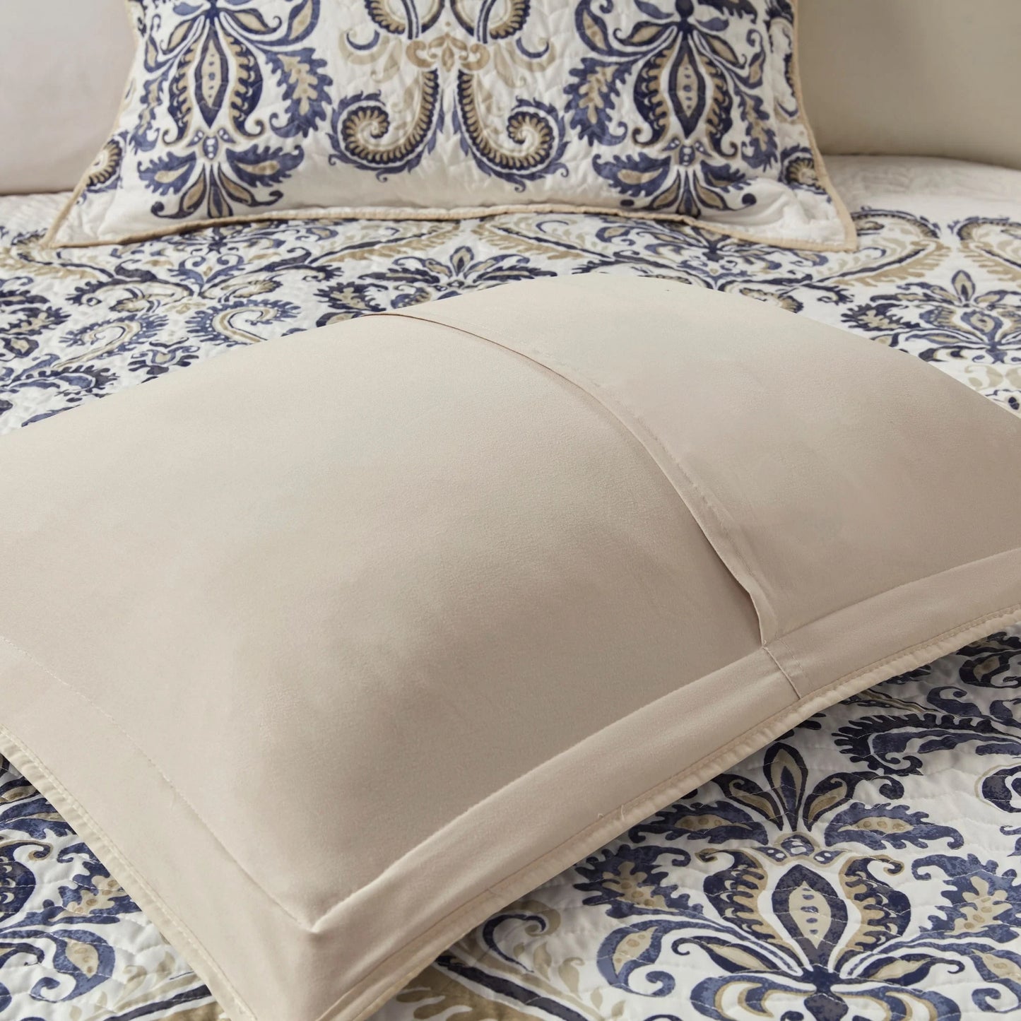 Madison Park Cardiff 6 Piece Reversible Quilt Set with Throw Pillows