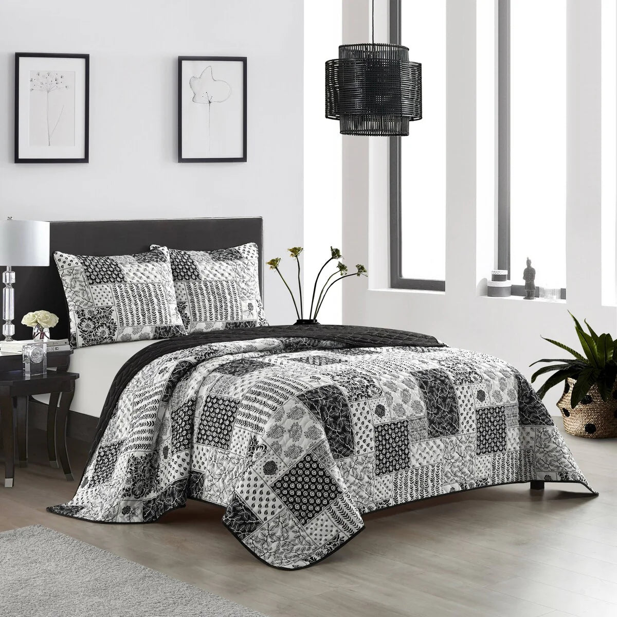 Nanshing Quinn 3 Piece Patchwork Black & White Quilt Set