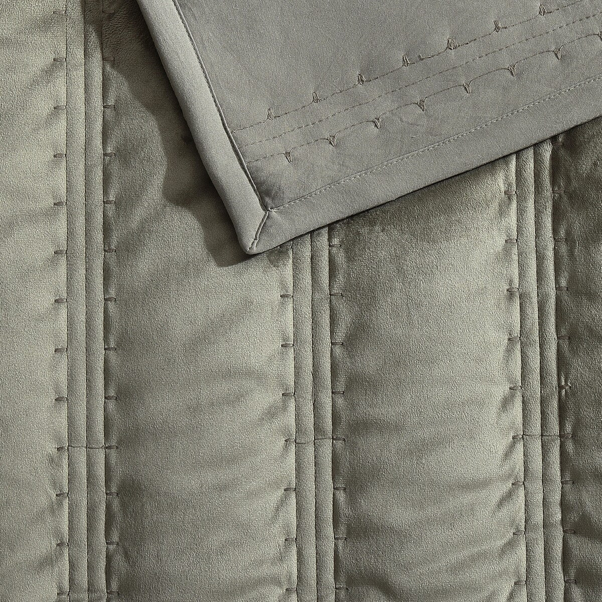 Vera Wang Velvet Linear Stitch Solid Quilt Set