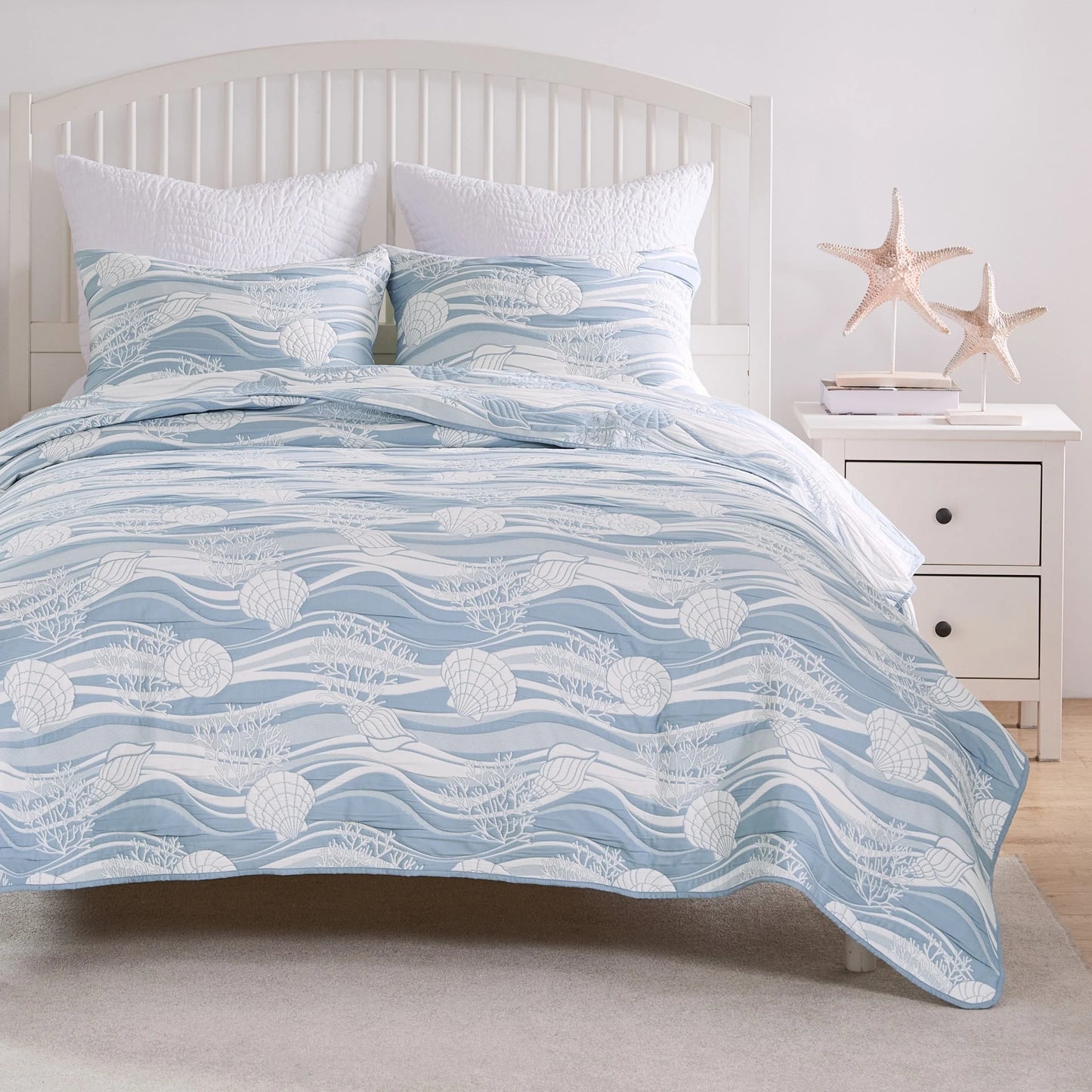 Greenland Home Coastal Paradise Jacquard Woven Reversible Matelassé Coverlet Set
