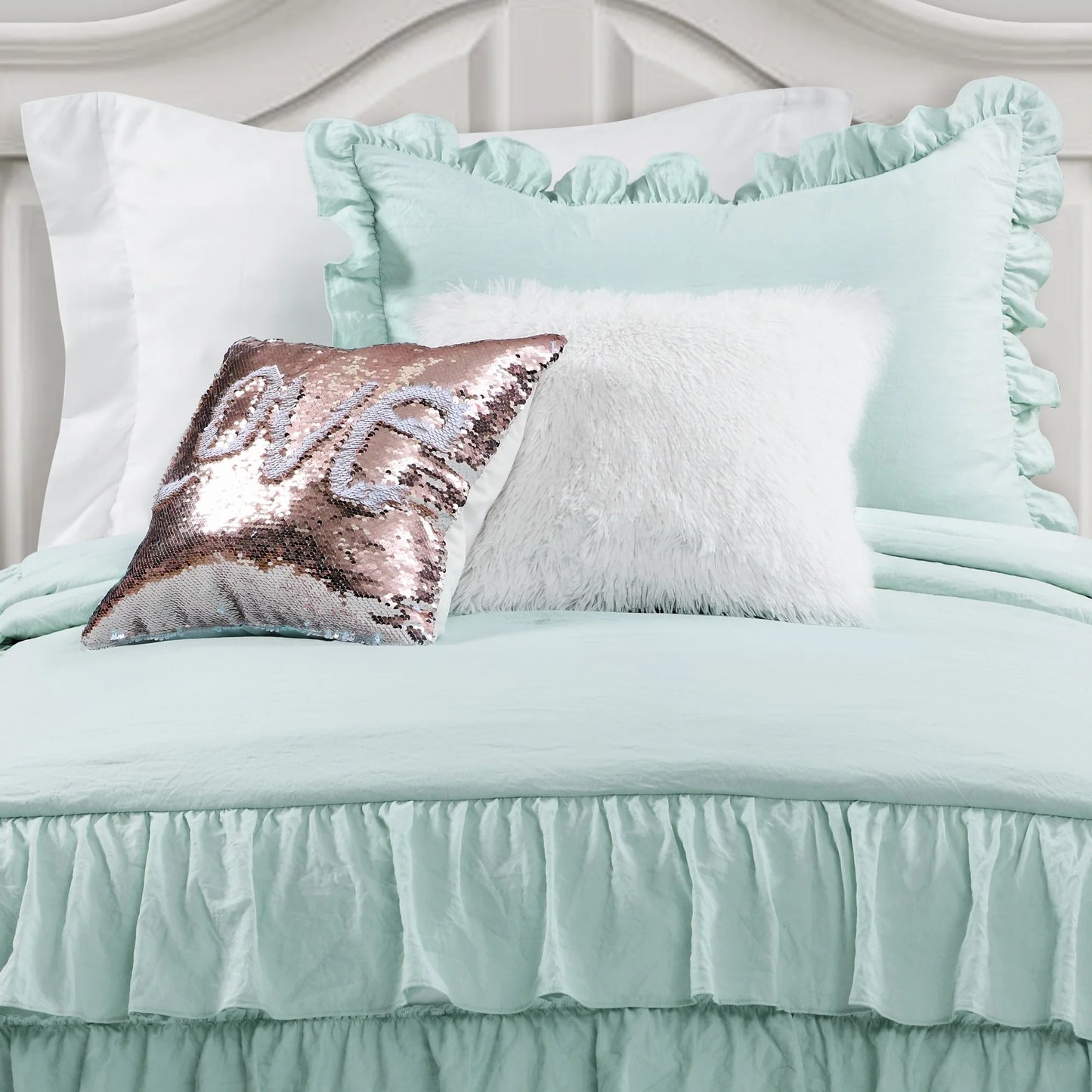 The Gray Barn Molly Mae Ruffle Skirt Bedspread Set