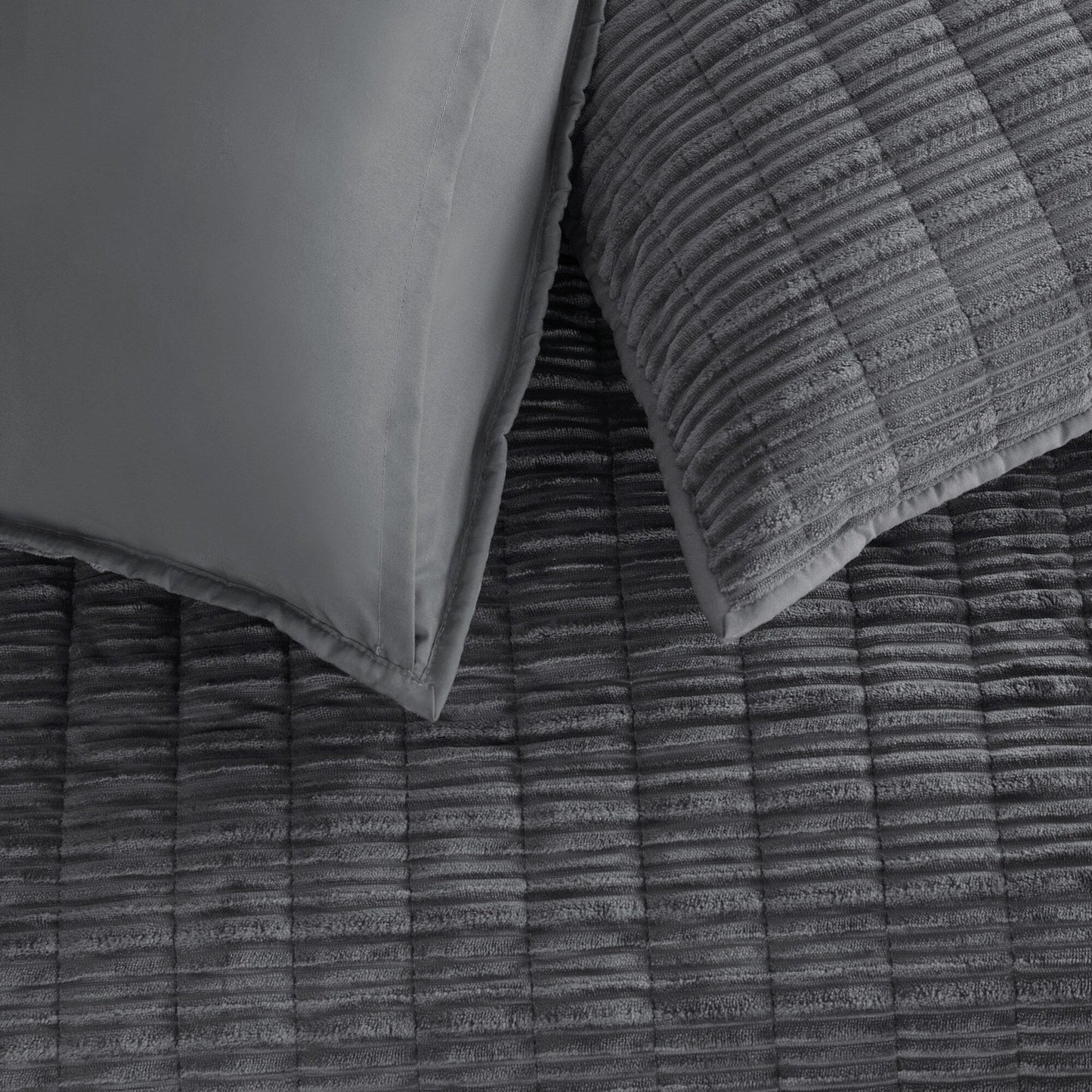 Wonderful Velvet 3 Piece Quilt Set