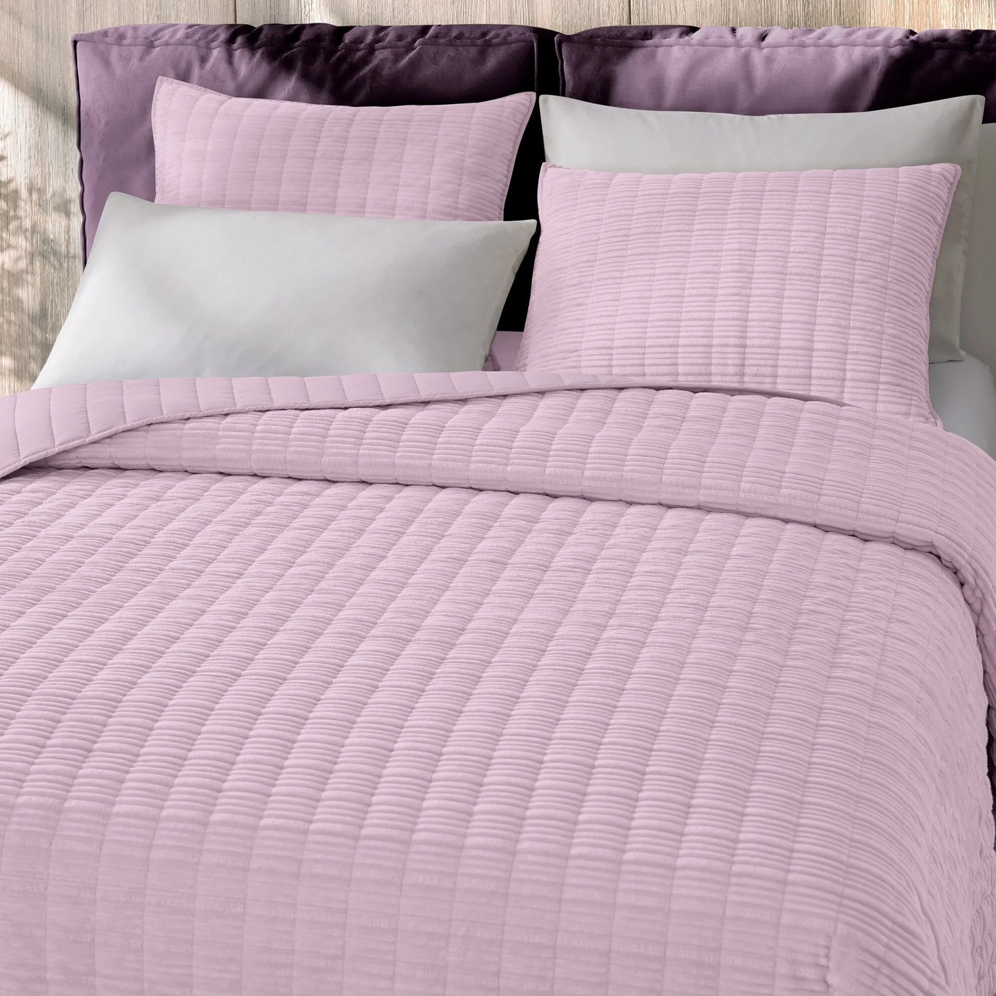 Wonderful Velvet 3 Piece Quilt Set