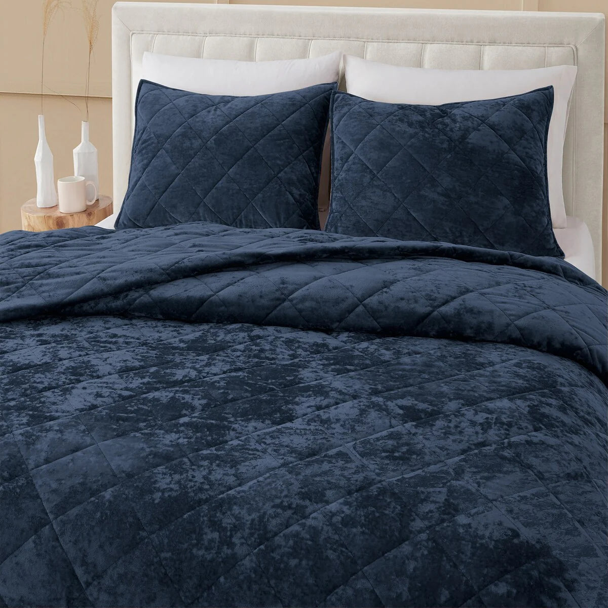 Wonderful Diamond Velvet 3 Piece Quilt Set