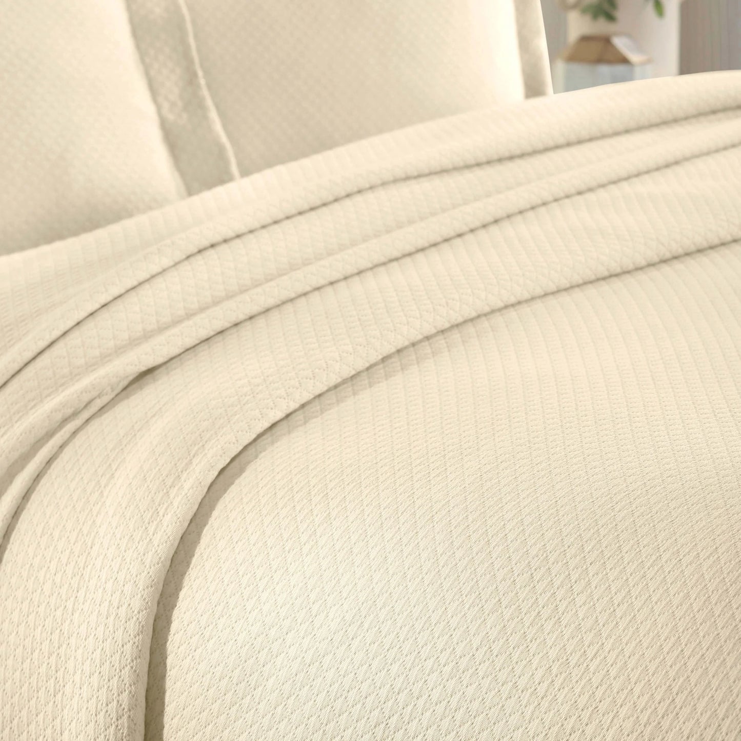 Superior Solitaire Cotton Decorative Bedspread Set