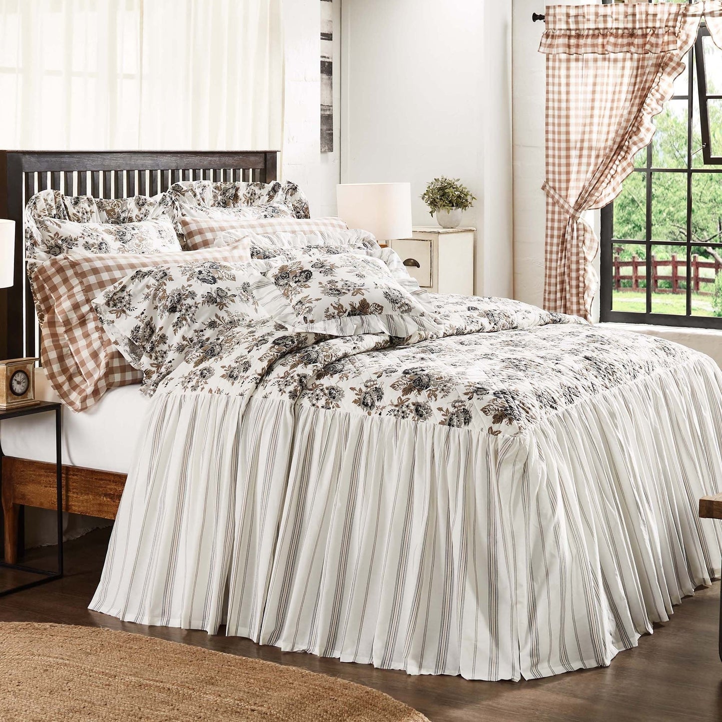 Annie Floral Coverlet- Blue or Portabella
