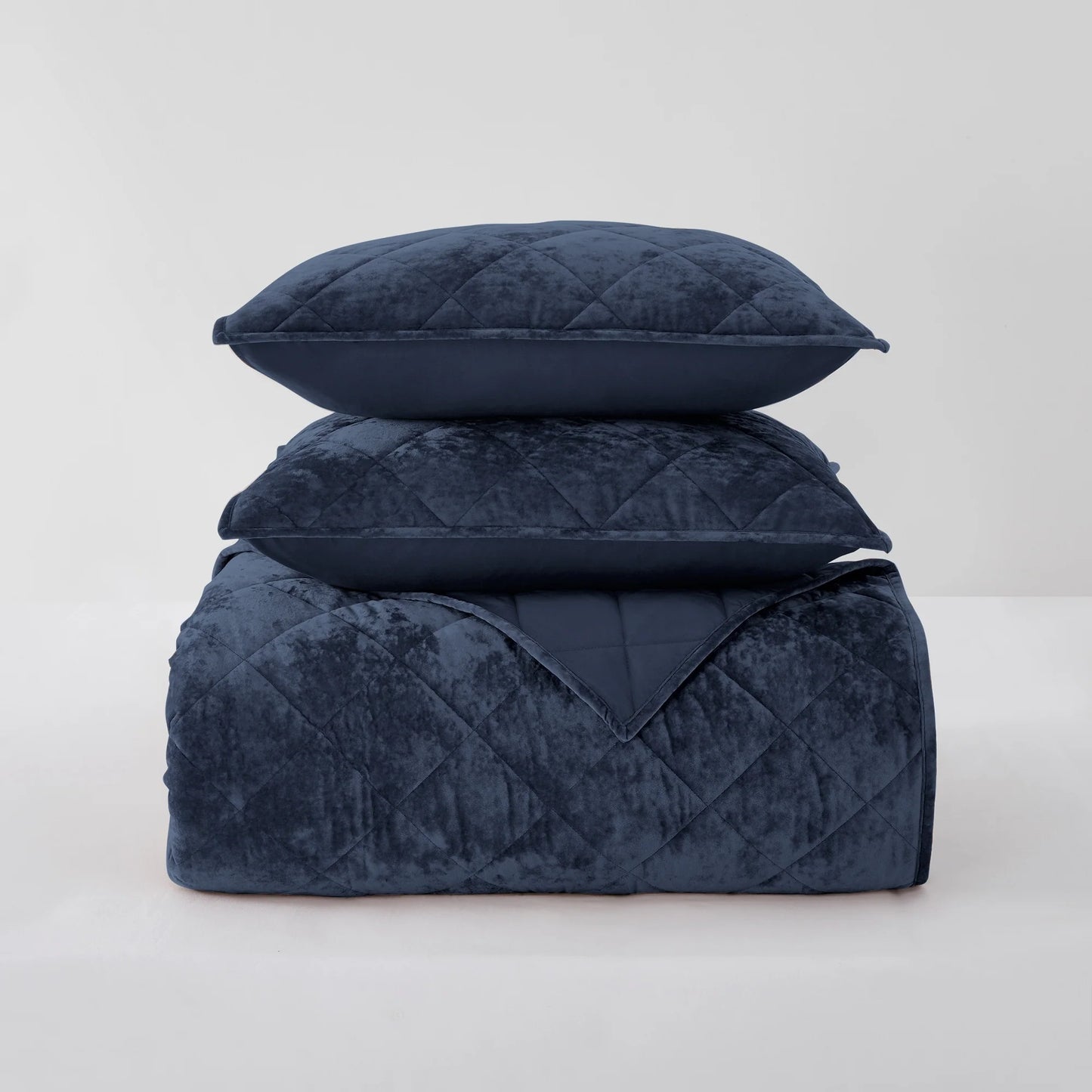 Wonderful Diamond Velvet 3 Piece Quilt Set