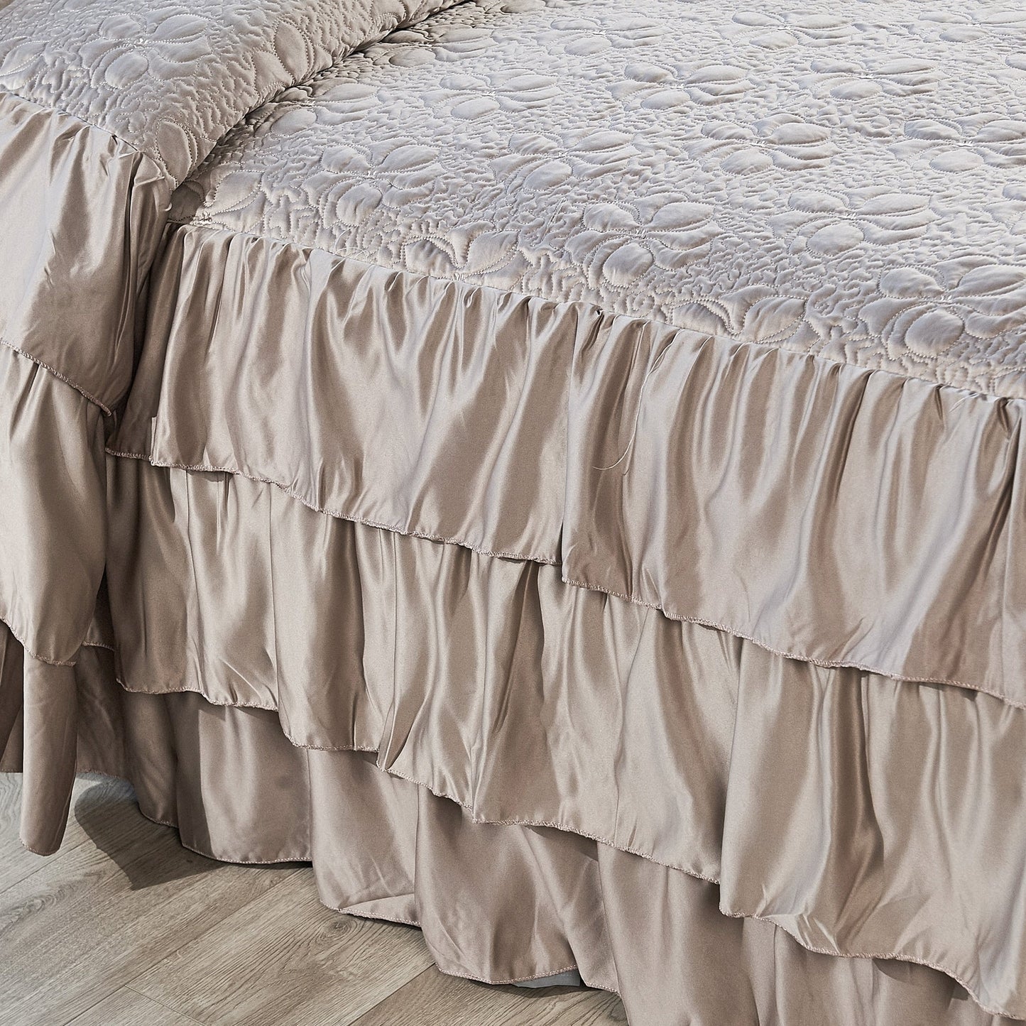 Serent Matte Satin Ruffle Bedspread Set
