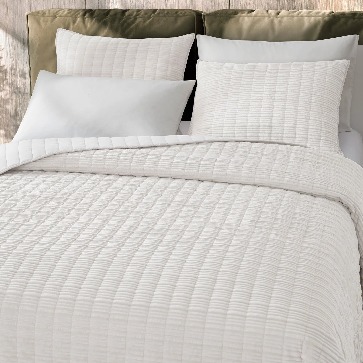 Wonderful Velvet 3 Piece Quilt Set