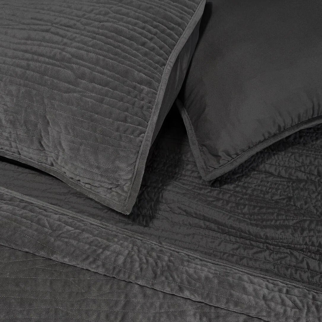 Wonderful Velvet 3 Piece Quilt Set