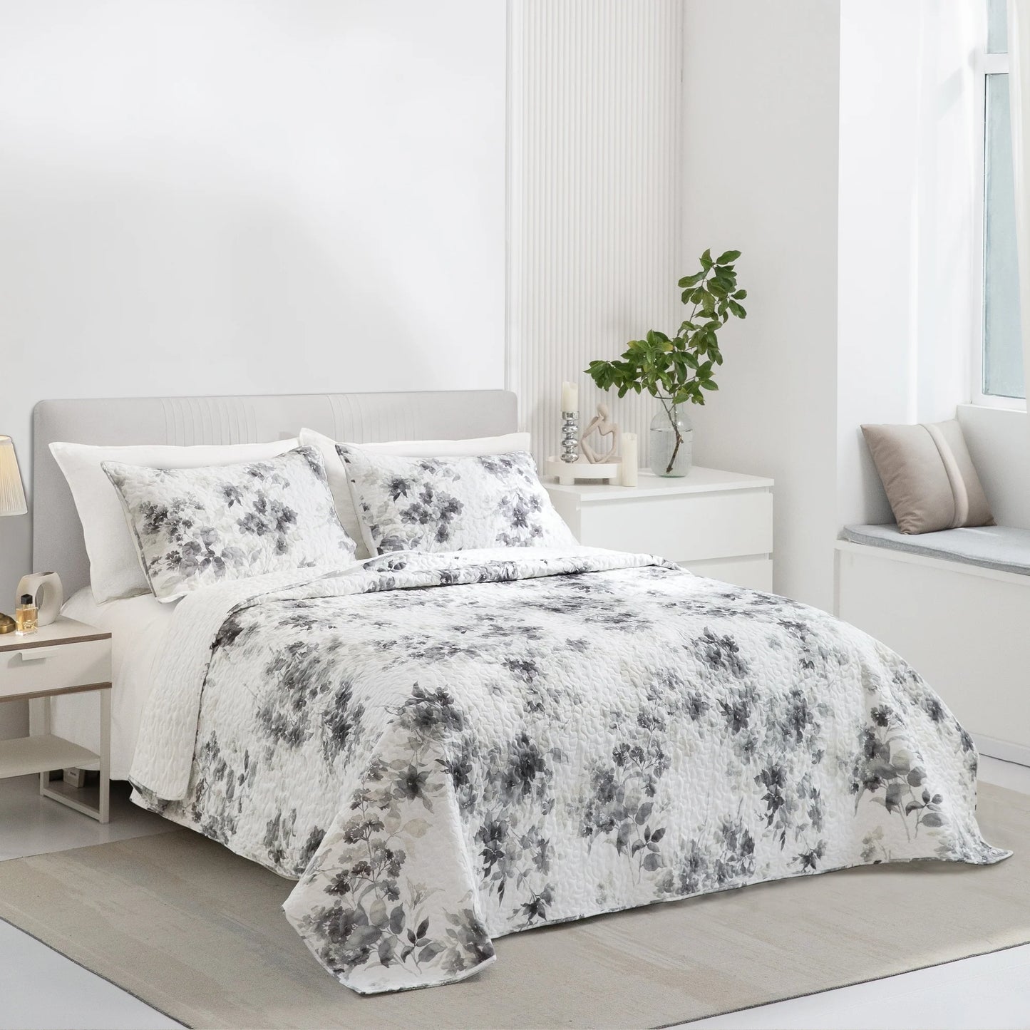 Wonderful Sophia Lightweight Floral Quilt Set