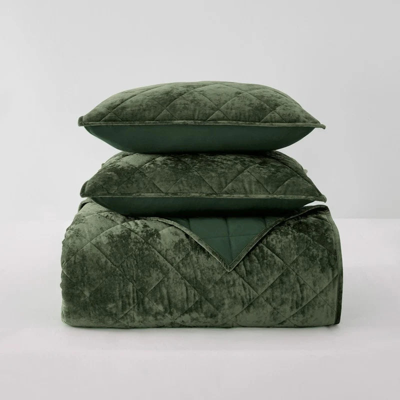 Wonderful Diamond Velvet 3 Piece Quilt Set
