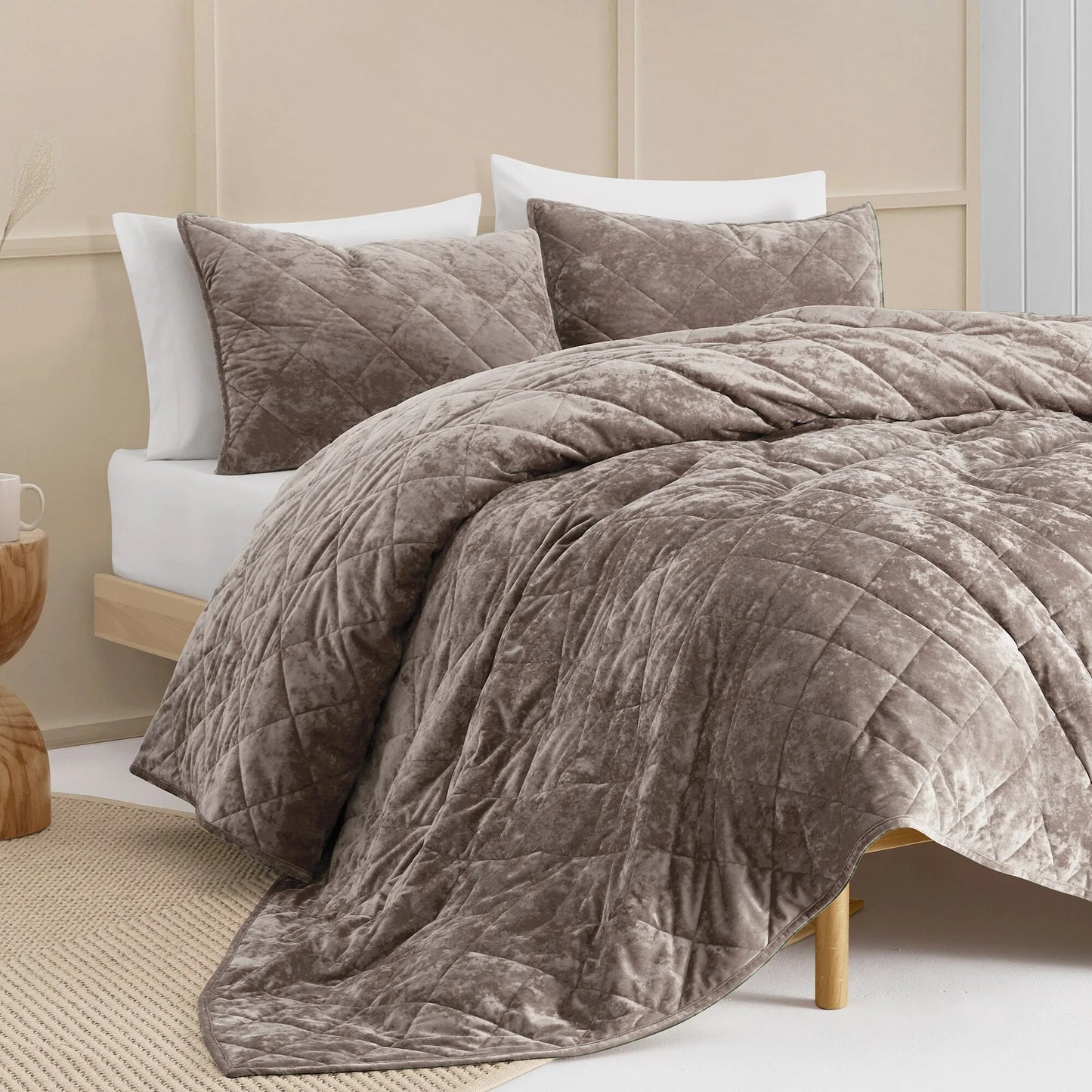 Wonderful Diamond Velvet 3 Piece Quilt Set