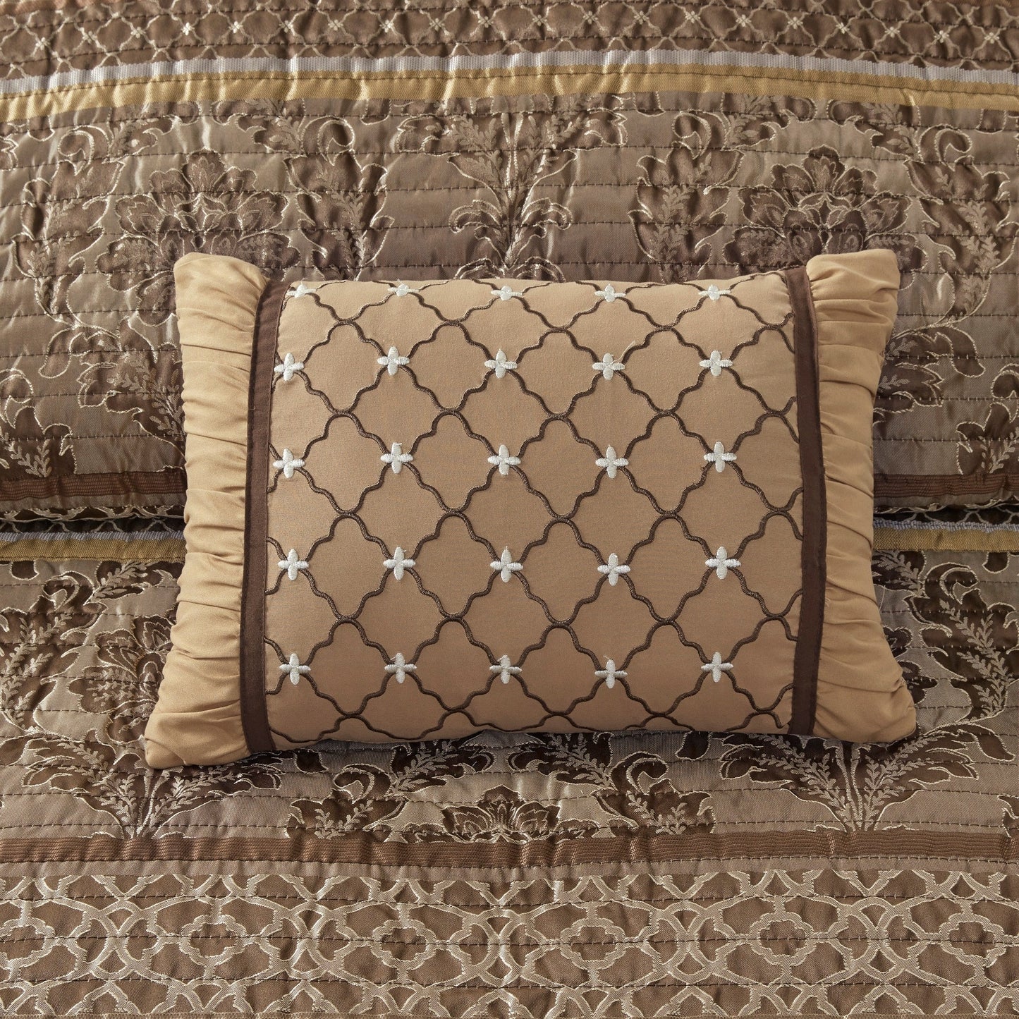 Madison Park Venetian 6 Piece Jacquard Quilt Set with Throw Pillows