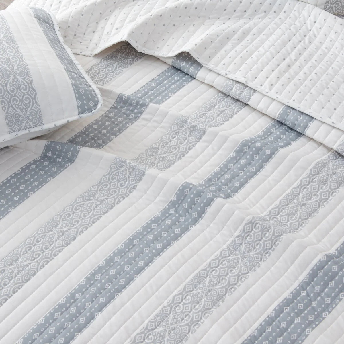 Premium Patterned Stripe Design Microfiber Quilt Set With Shams