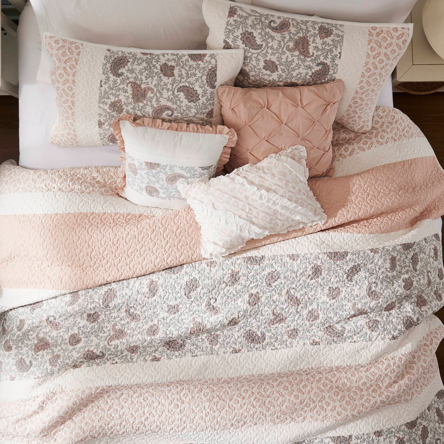 Madison Park Vanessa 6 Piece Cotton Percale Quilt Set with Throw Pillows