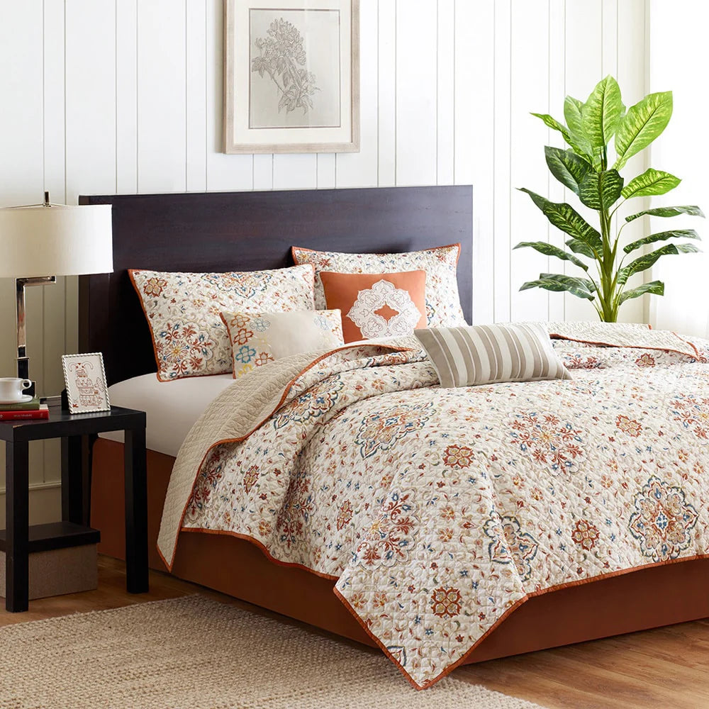 Madison Park Tissa 6 Piece Printed Quilt Set with Throw Pillows
