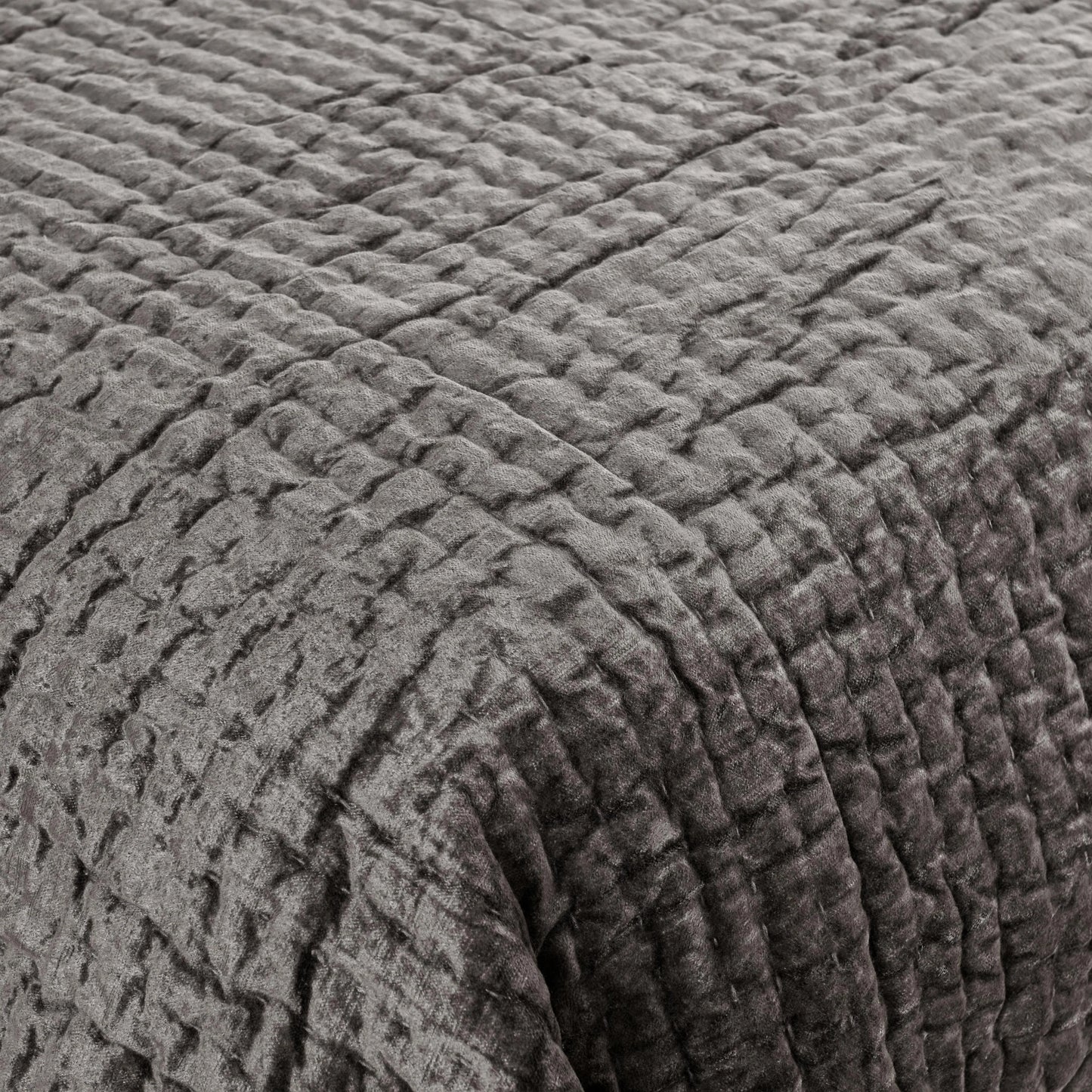 Dimitry 100% Rayon Velvet Quilt by Kosas Home