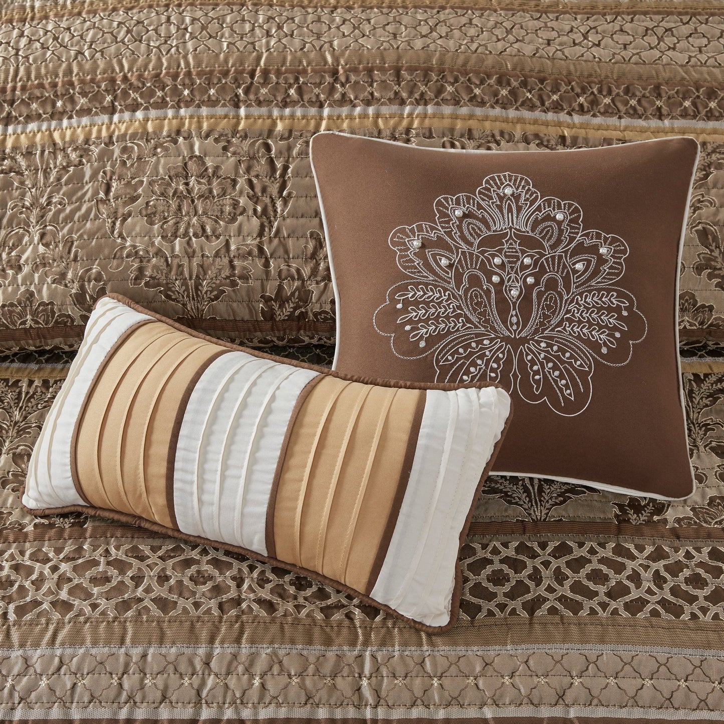 Madison Park Venetian 6 Piece Jacquard Quilt Set with Throw Pillows