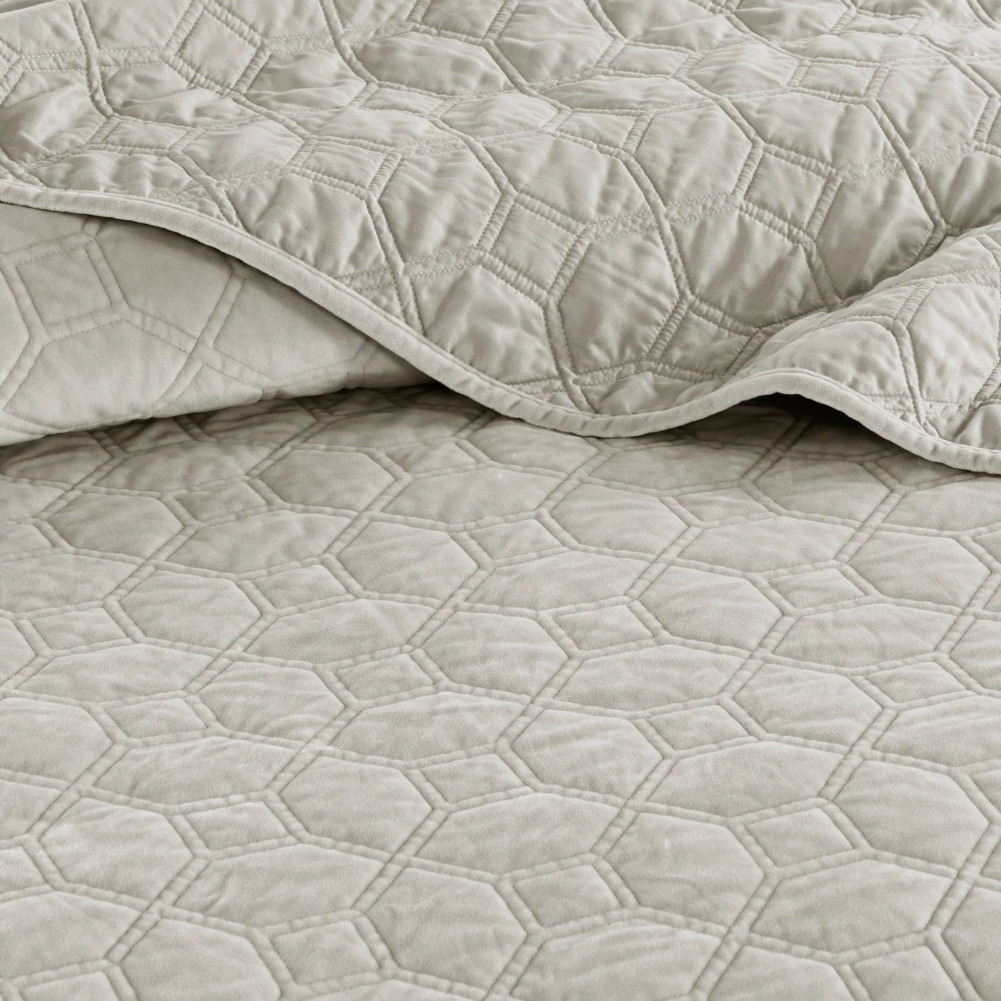 Madison Park Emery 3 Piece Velvet Quilt Set