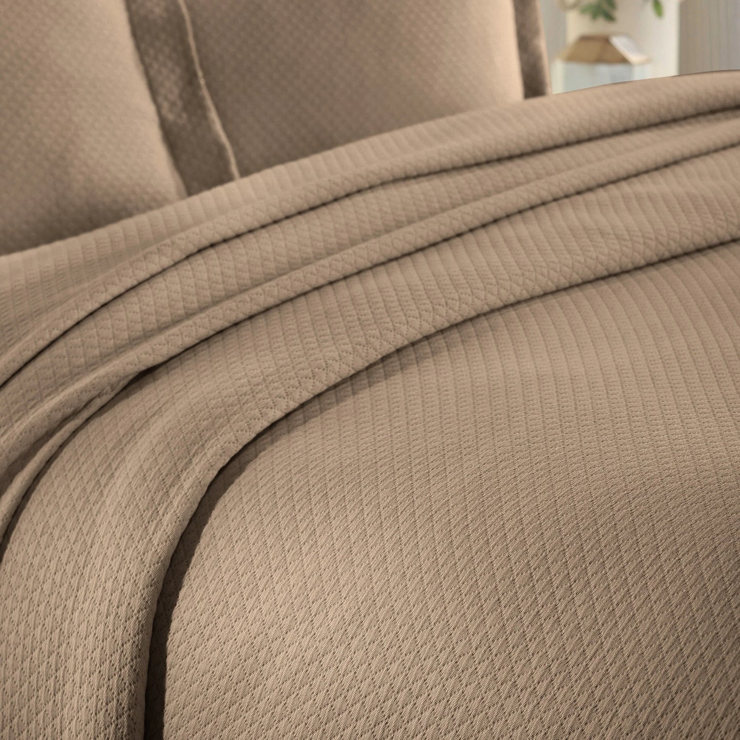 Superior Solitaire Cotton Decorative Bedspread Set