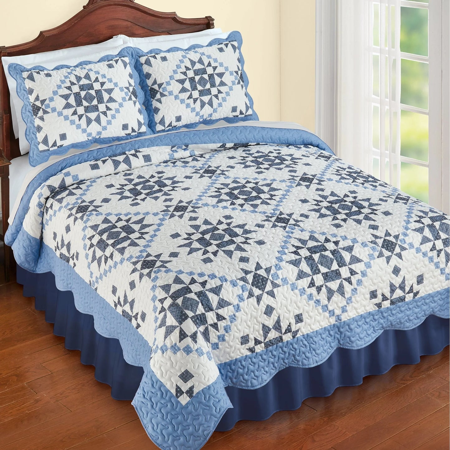 Classic Star Design Patchwork Scalloped Edge Quilt
