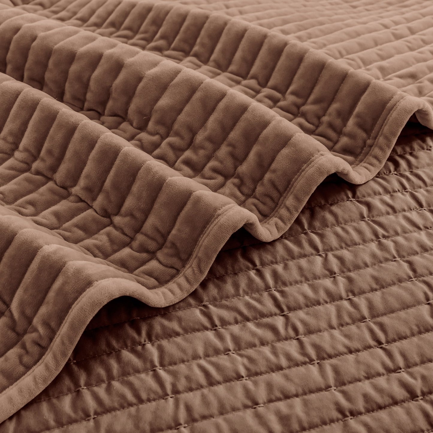 Wonderful Velvet 3 Piece Quilt Set