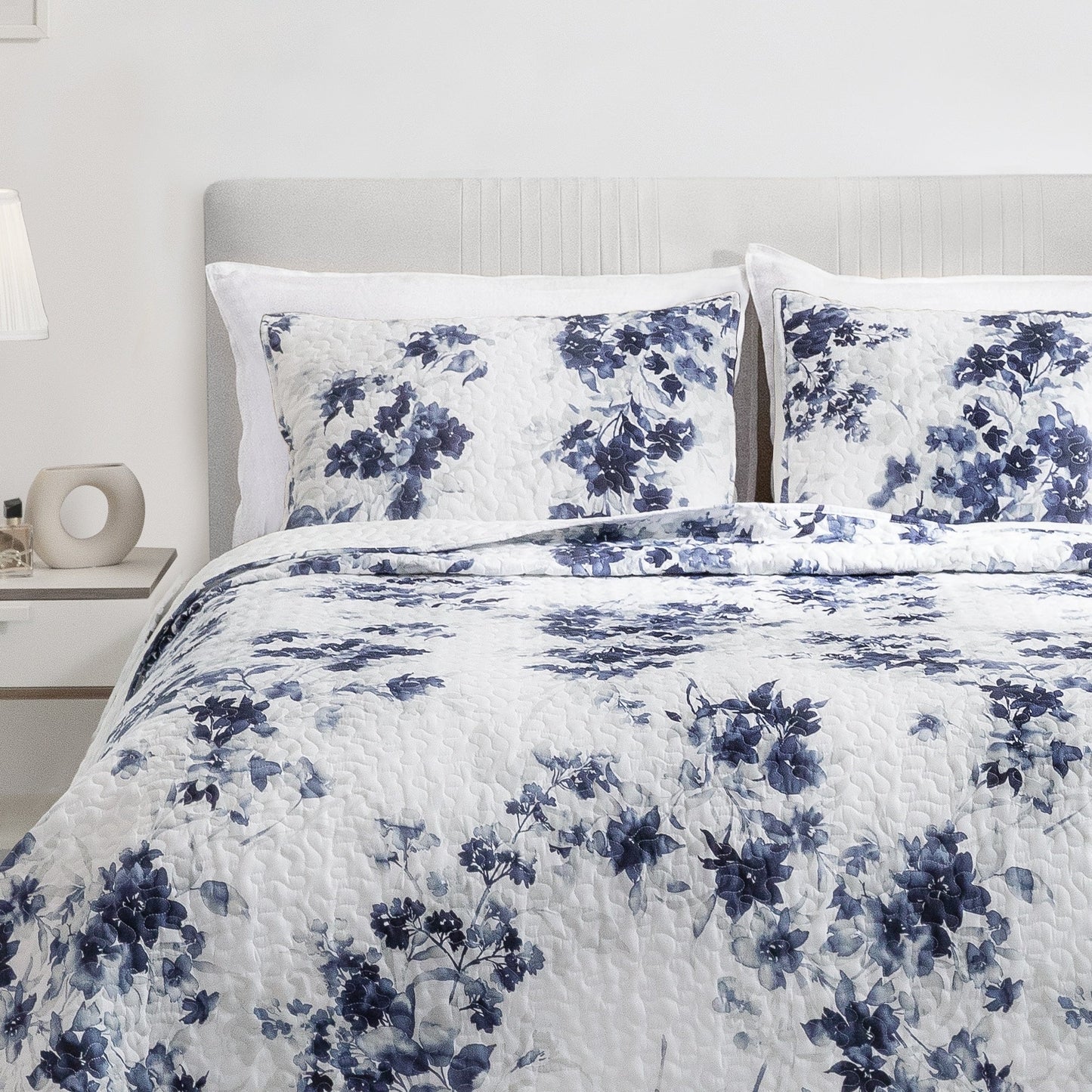 Wonderful Sophia Lightweight Floral Quilt Set
