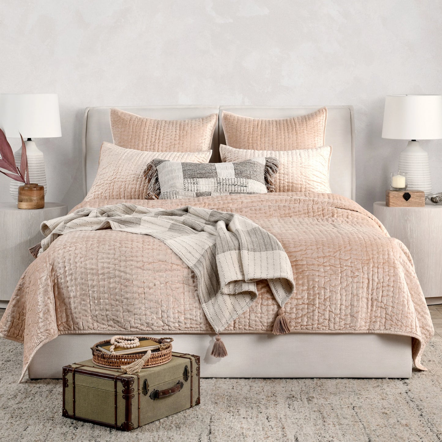 Dimitry 100% Rayon Velvet Quilt by Kosas Home