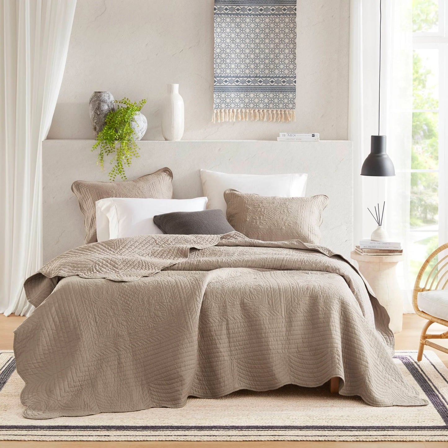 Madison Park Marino 3 Piece Reversible Scalloped Edge Quilt Set