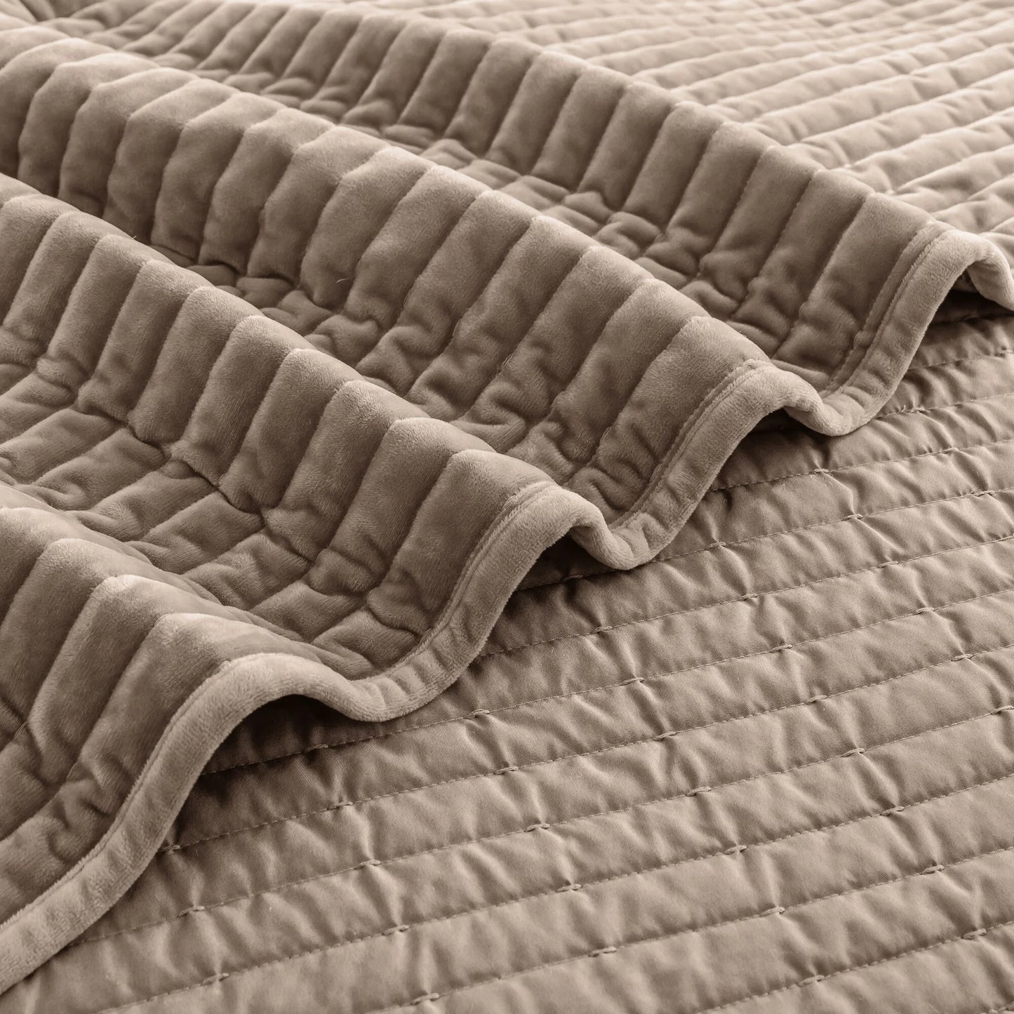 Wonderful Velvet 3 Piece Quilt Set