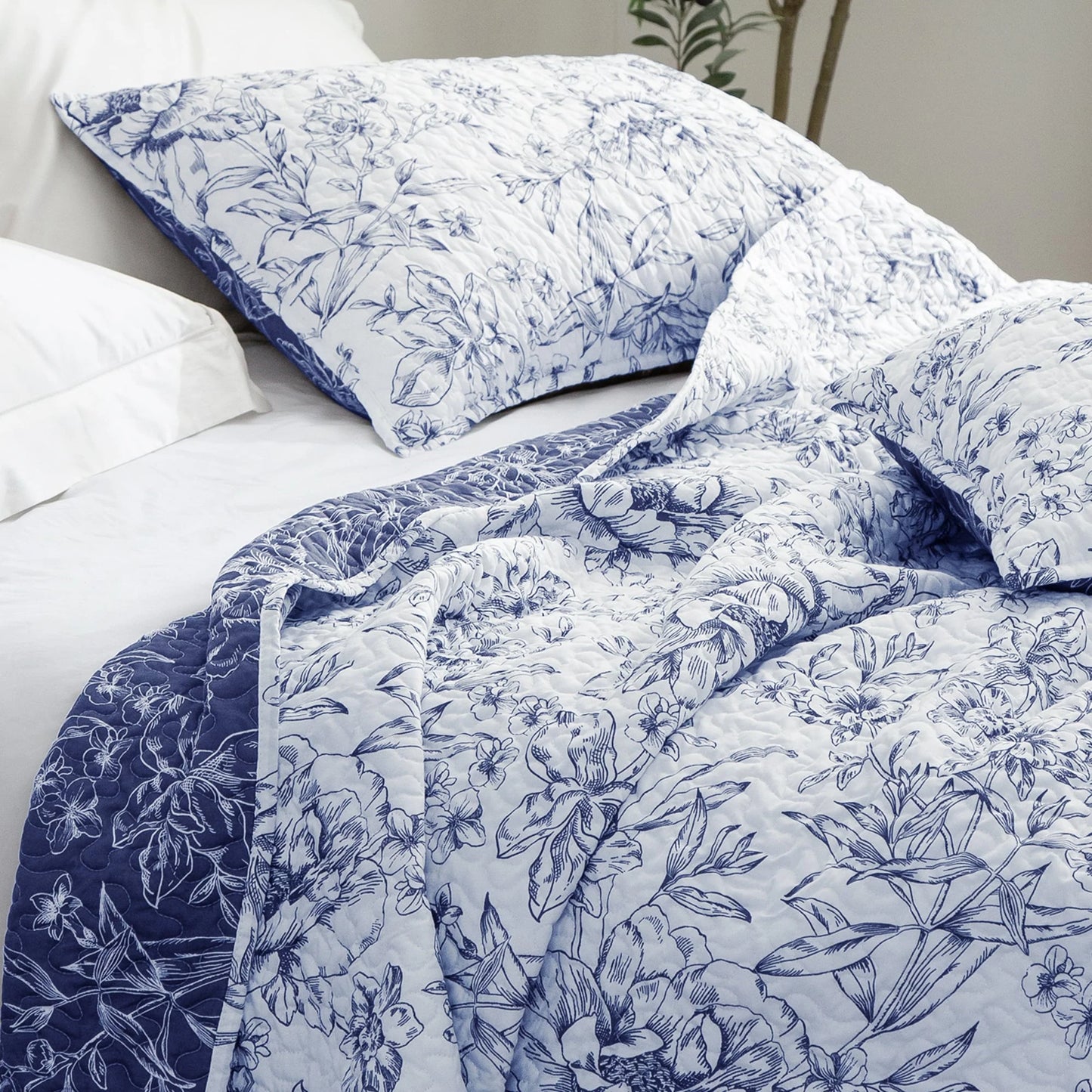 Wonderful Sophia Lightweight Floral Quilt Set