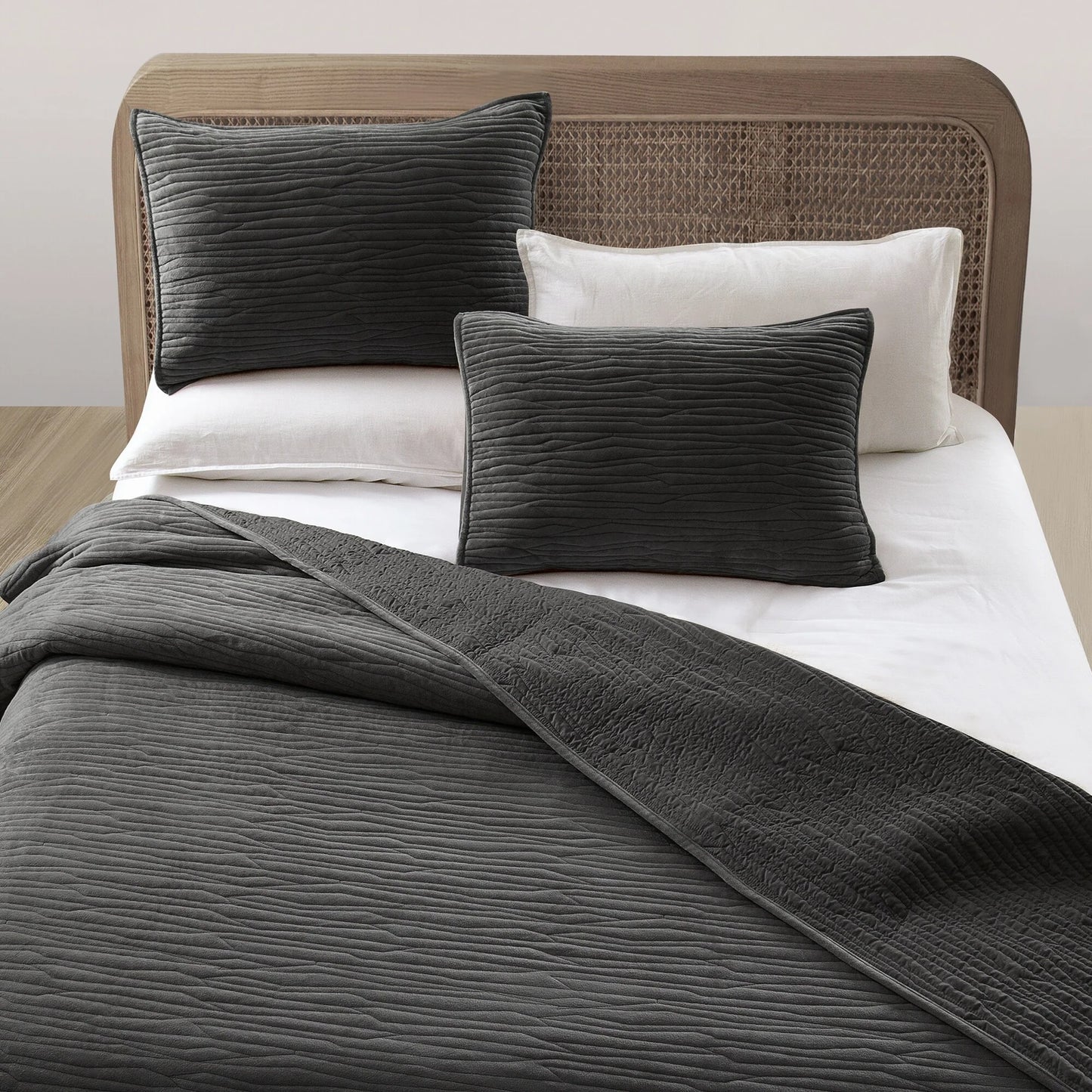 Wonderful Velvet 3 Piece Quilt Set