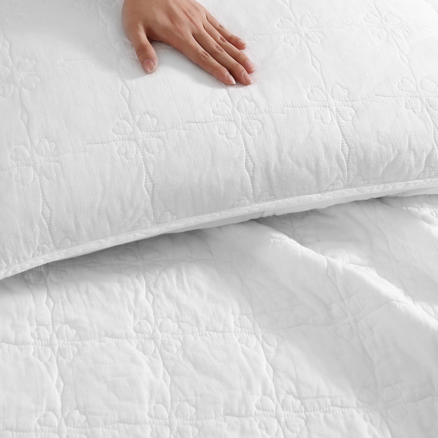 Stone Cottage Floral Trellis Cotton White 4 Piece Quilt Bonus Set