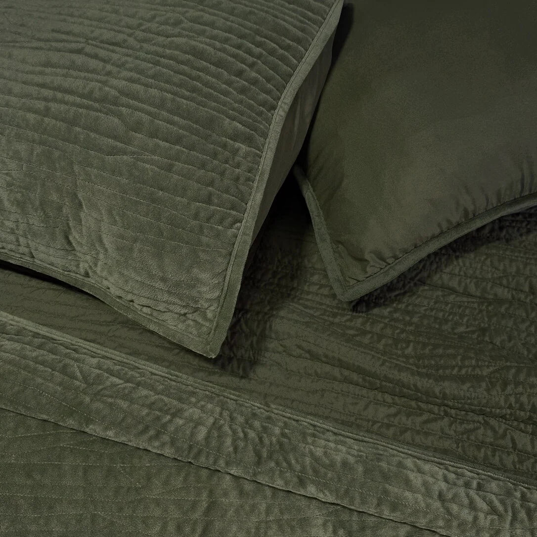 Wonderful Velvet 3 Piece Quilt Set