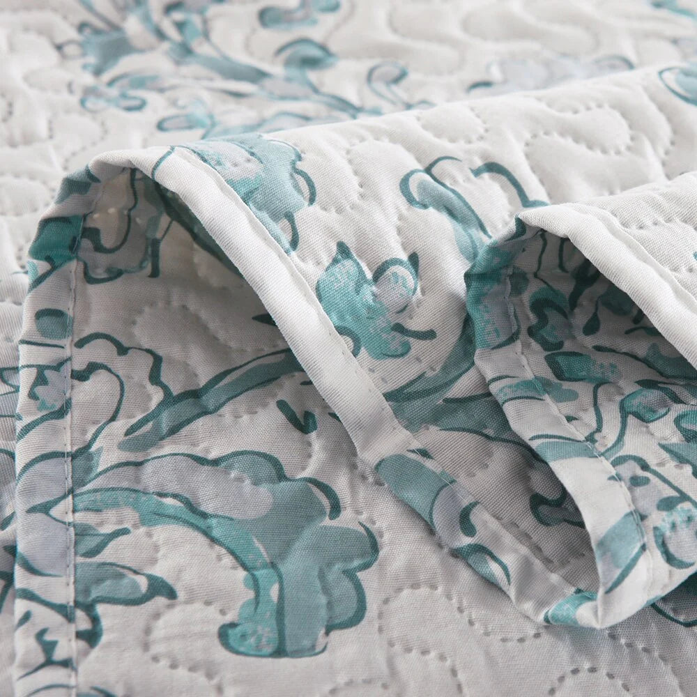 3 Piece Retro Printed Reversible Quilt Set