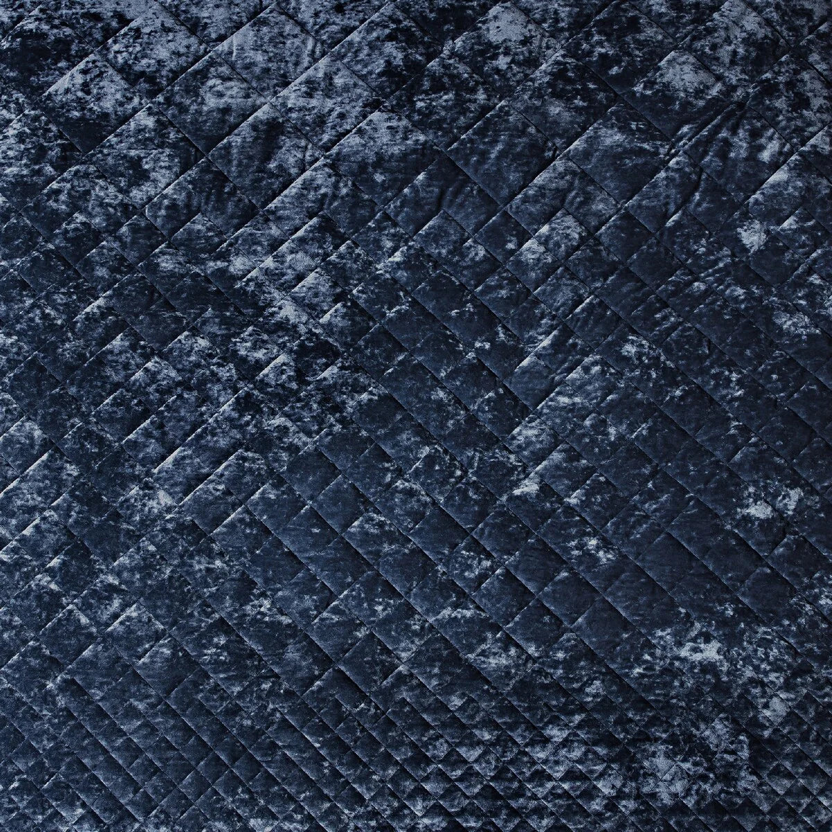 Wonderful Diamond Velvet 3 Piece Quilt Set