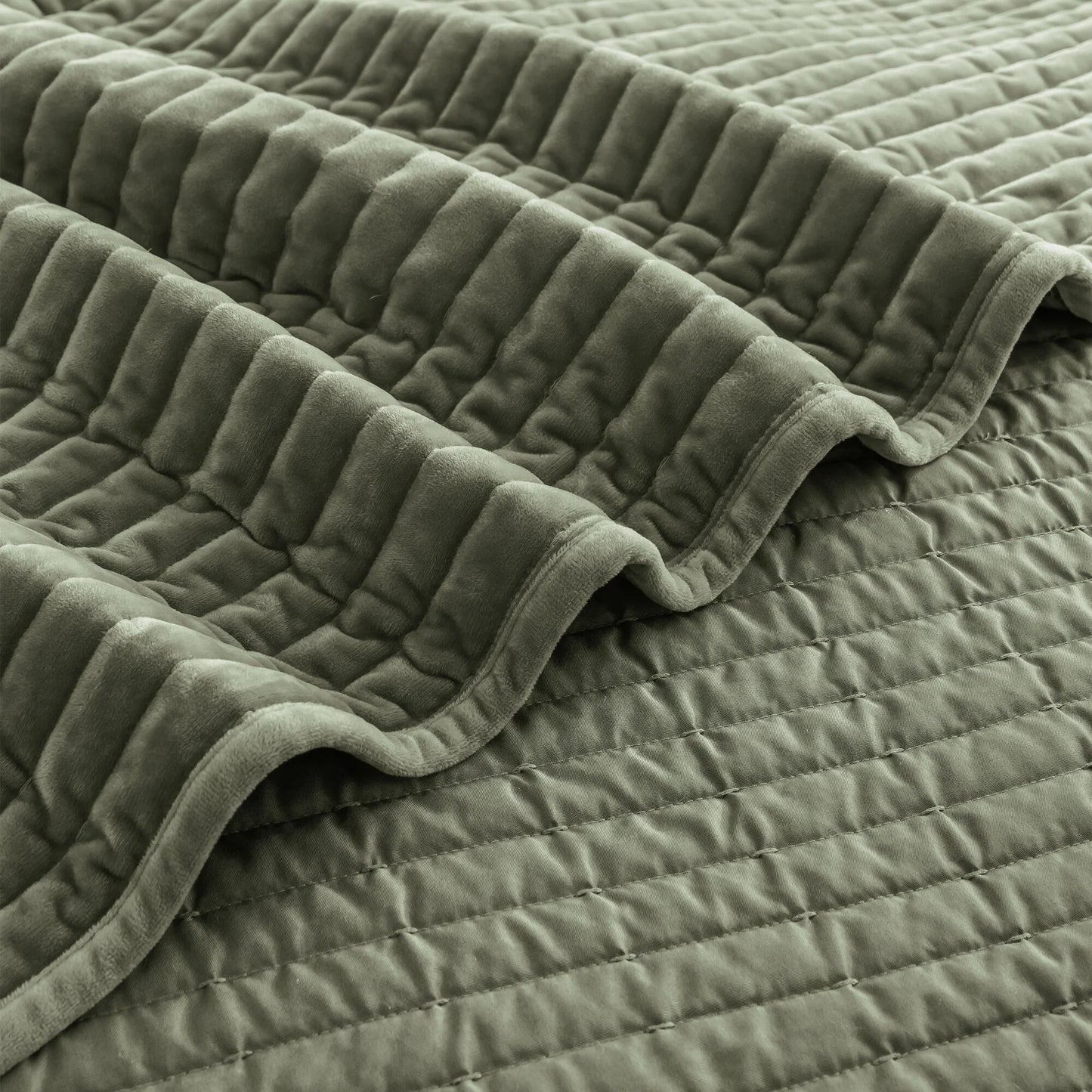 Wonderful Velvet 3 Piece Quilt Set