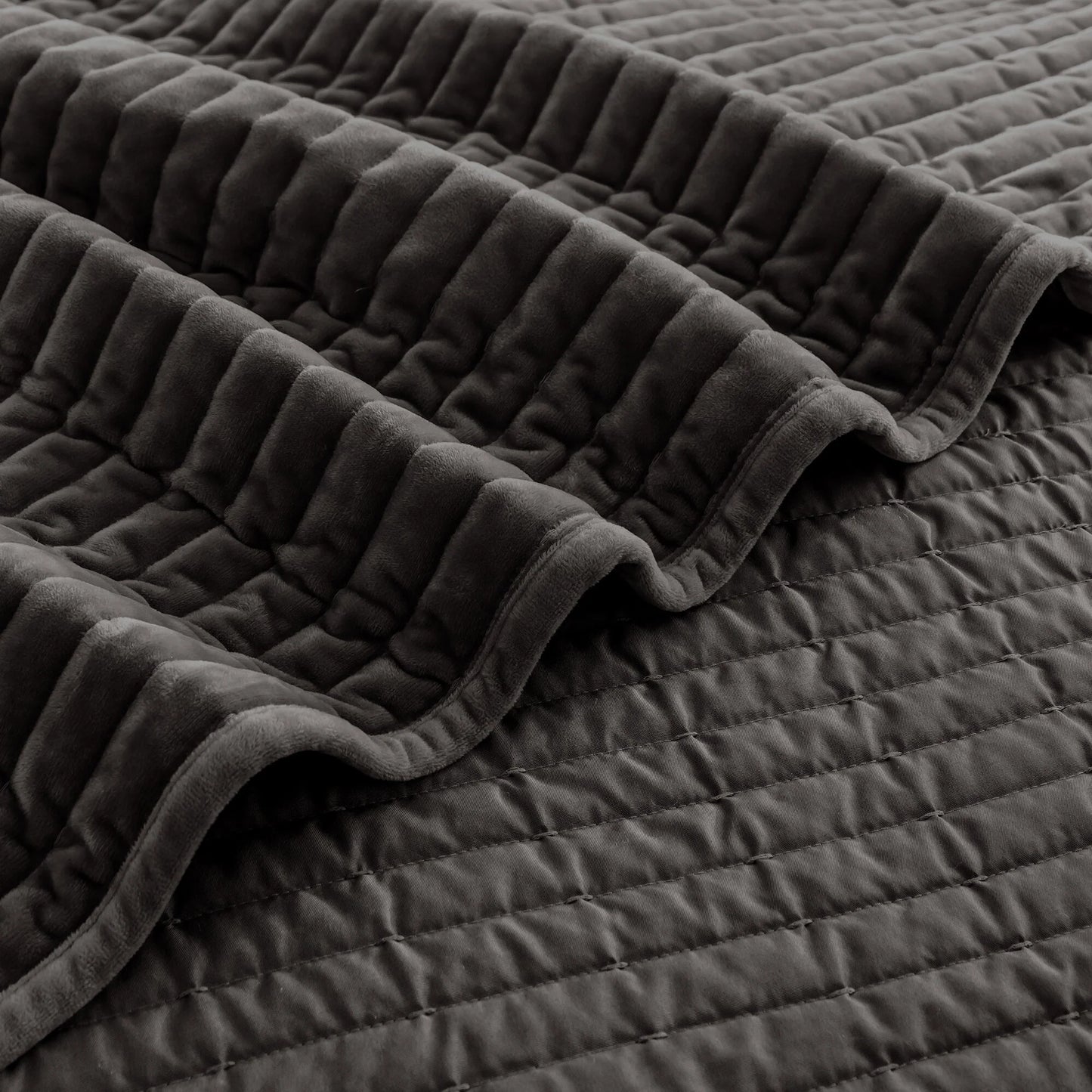 Wonderful Velvet 3 Piece Quilt Set