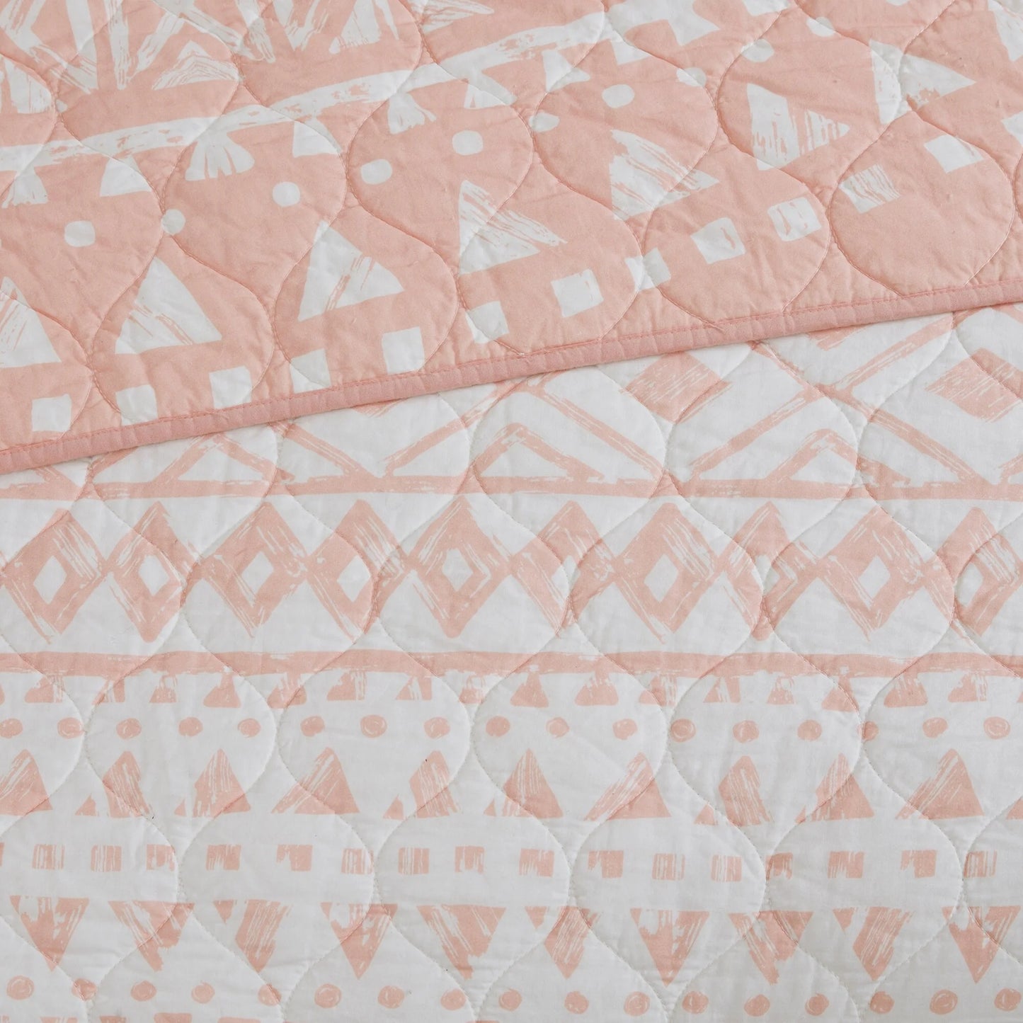 Intelligent Design Cora 7 Piece Reversible Cotton Quilt Set with Euro Shams and Thrwo Pillows