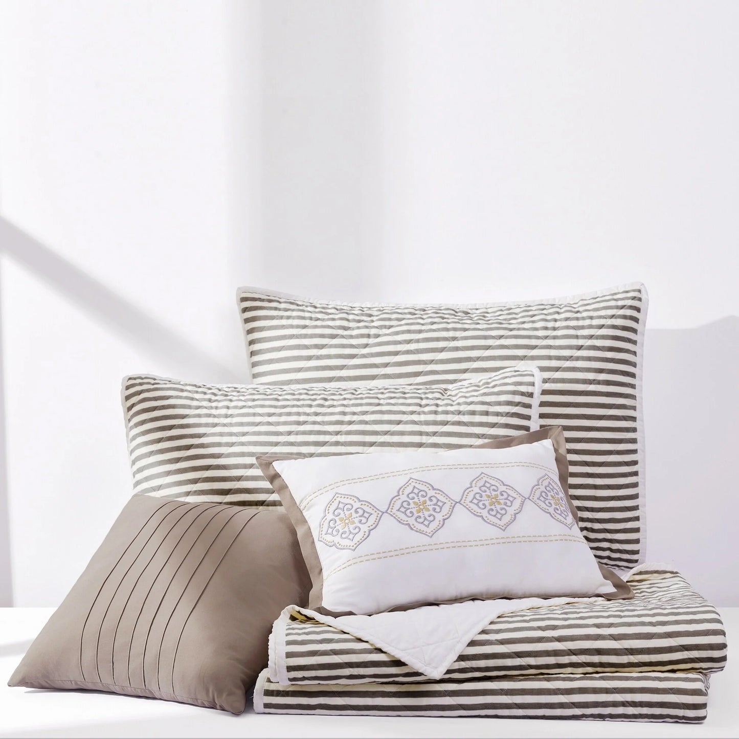 Wonderful 5 Piece Striped Coverlet Set