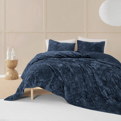 Wonderful Diamond Velvet 3 Piece Quilt Set