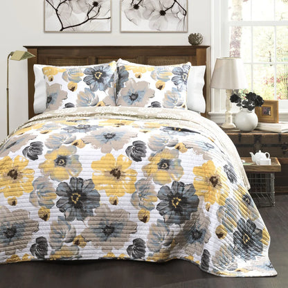Levine Reversible Floral/ Damask 3-piece Quilt Set