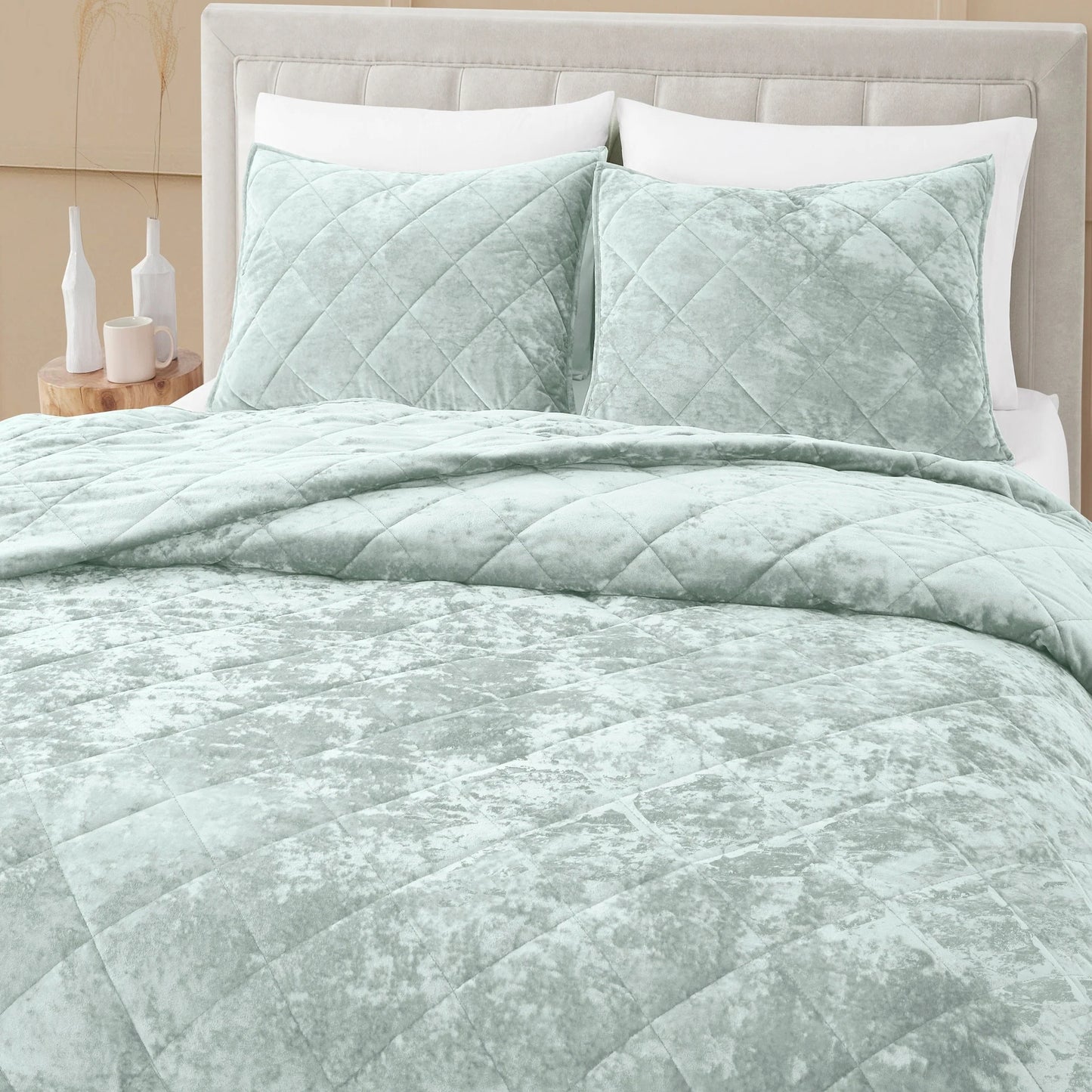 Wonderful Diamond Velvet 3 Piece Quilt Set