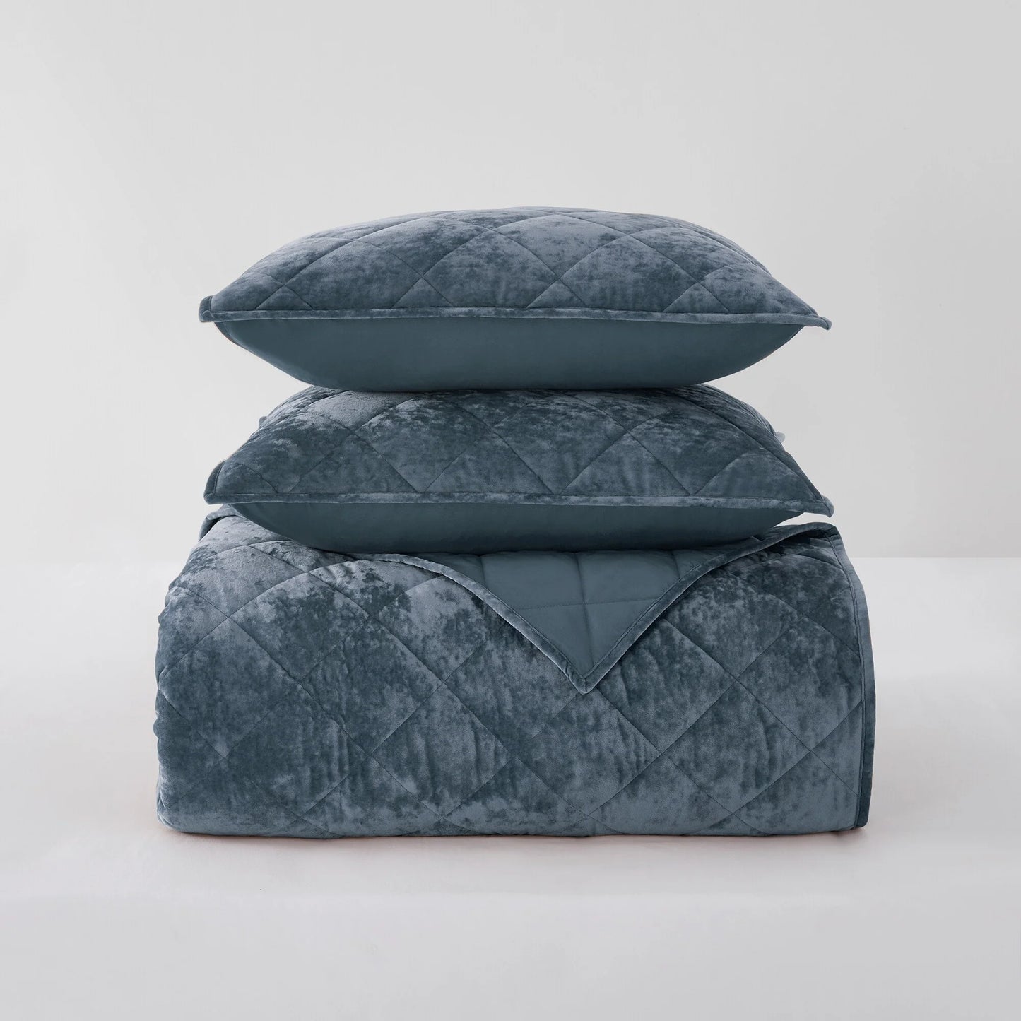 Wonderful Diamond Velvet 3 Piece Quilt Set