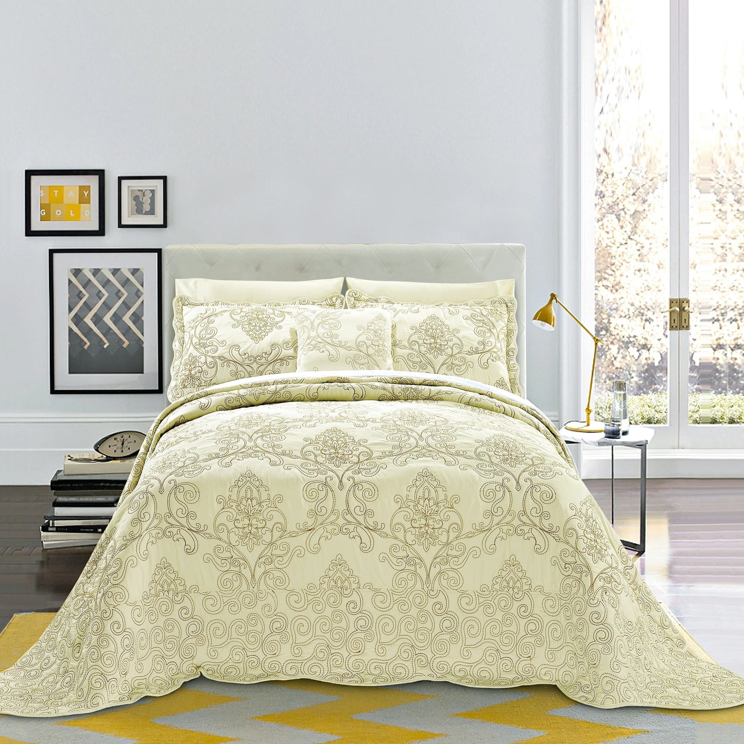 Serenta Damask Oversized 4-piece Bedspread Set