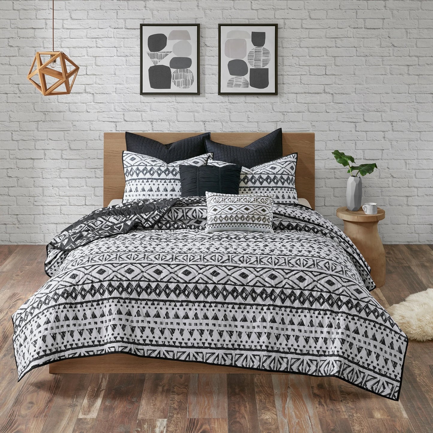 Intelligent Design Cora 7 Piece Reversible Cotton Quilt Set with Euro Shams and Thrwo Pillows