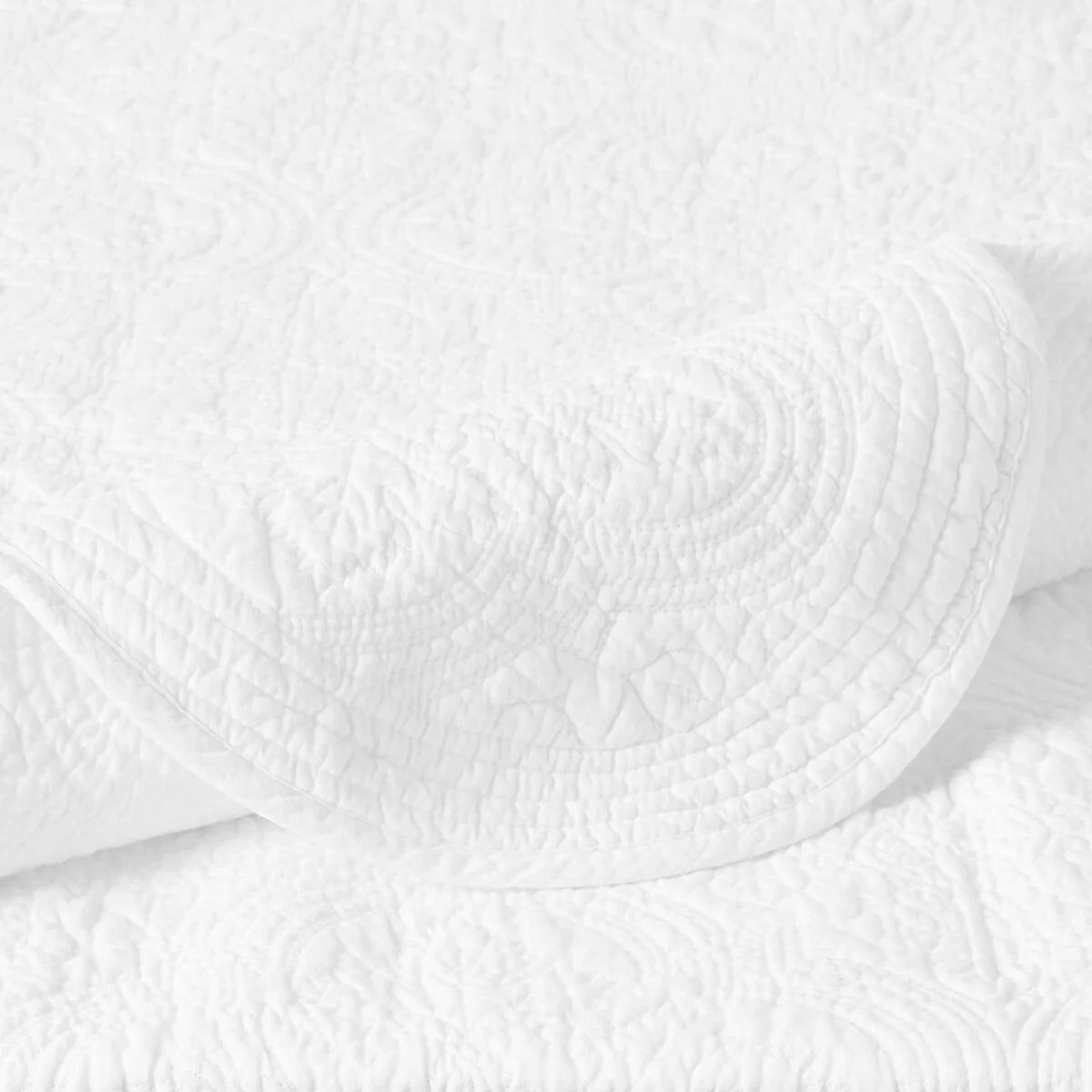 Blantyre Scalloped Edge White Cotton 3-piece Oversized Quilt Bedding Set